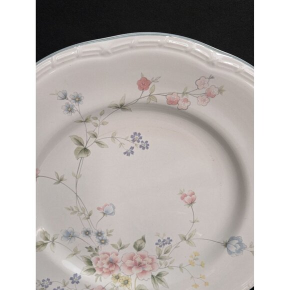 Mikasa Dinner At Eight DB 010 Gardena 1 Rimmed Serving Bowl and 2 Salad Plates - Picture 4 of 9